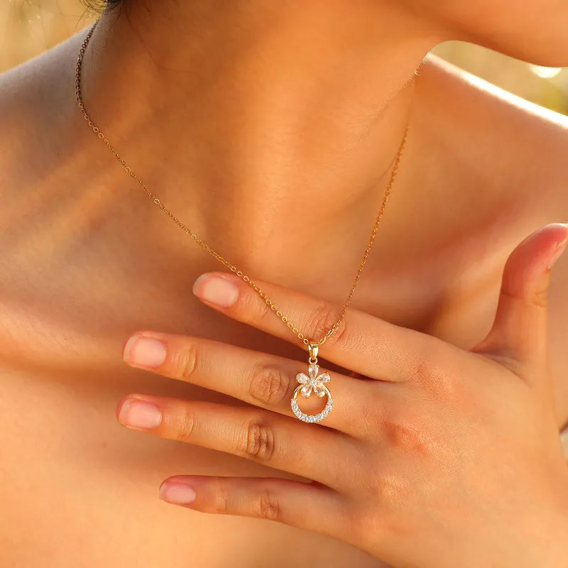 Elegant Alloy Pendant Necklace