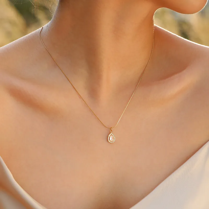 Elegant Alloy Pendant Necklace